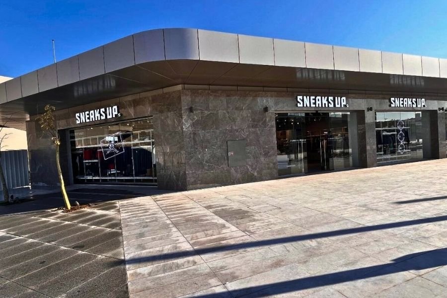 Sneaks Up -Aydın Kuşadası 