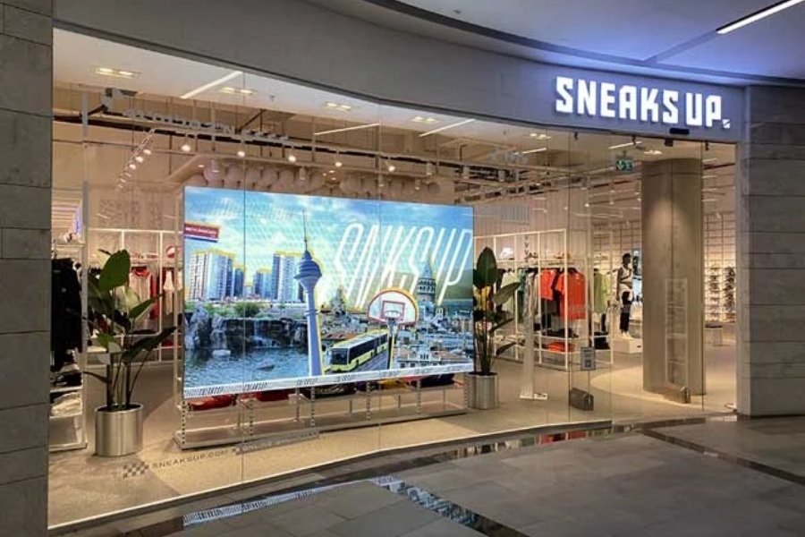 Sneaks Up- istanbul first Avenue Avm